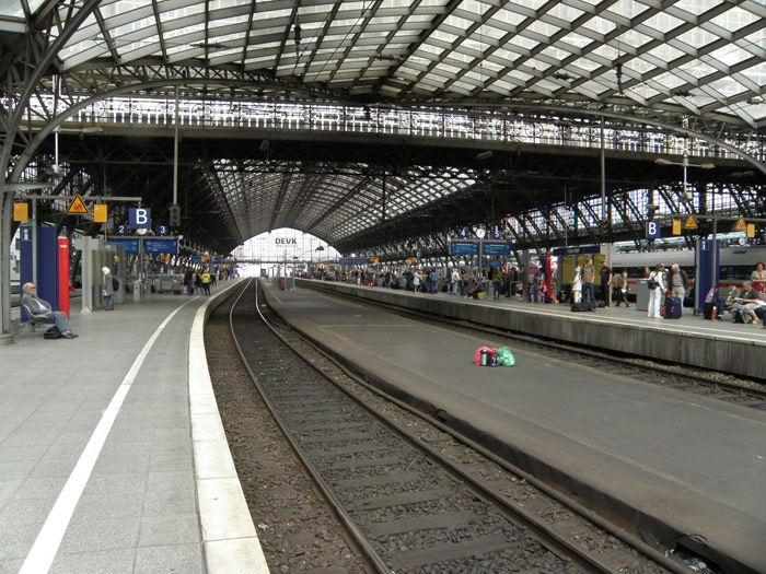 Entrada de una de las vías, lado Rhin, a la estación
