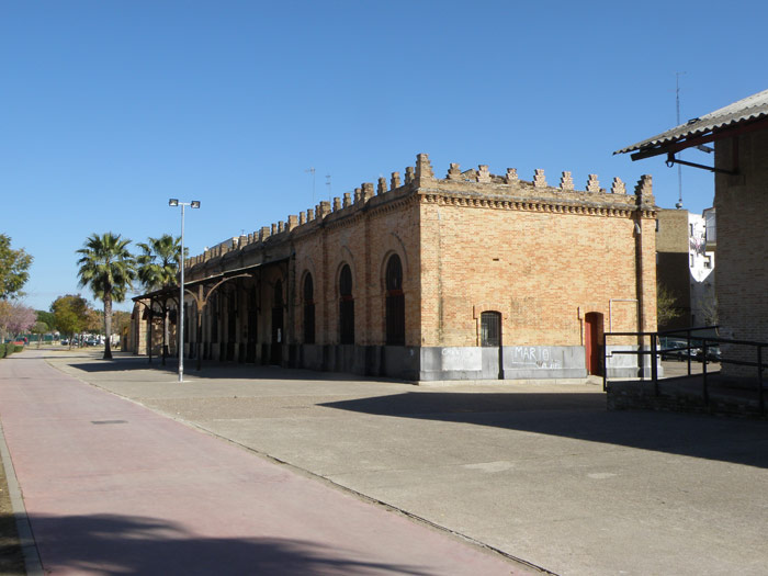 Edificio de viajeros de la estación de Camas.