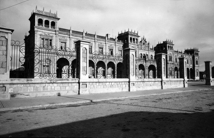 Fachada del "patio viejo" de la Estación de Zamora en 1950. Foto Colección Manuel Cuenca. AHF