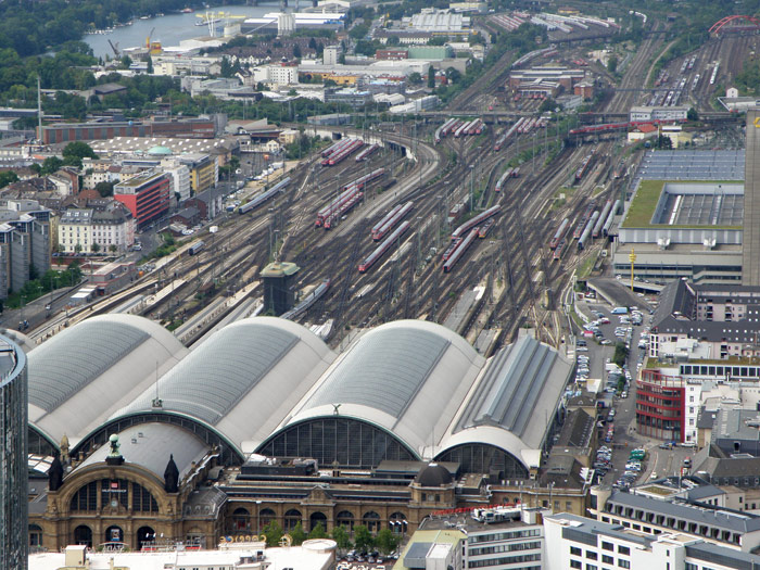 Vista de la estación desde la cumbre de la Main Tower