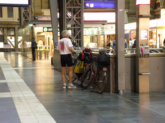 Los ciclistas forman parte del paisaje habitual de cualquier estación alemana
