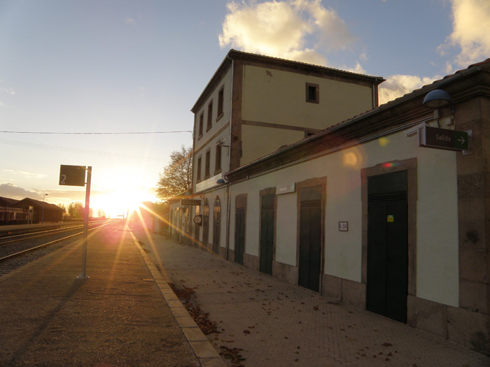 Edificio en el lado andenes direcci�n Portugal