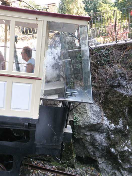 Cabina que hay en la plataforma lado-valle del funicular