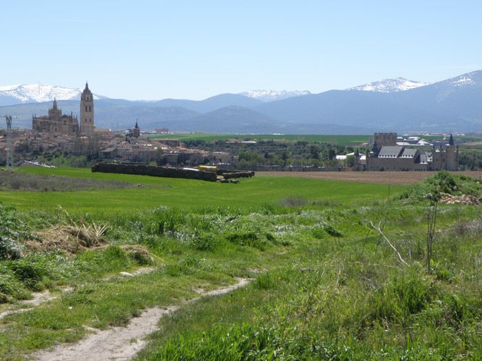 Vista de la catedral y el Alcázar de Segovia  desde el comedor. 