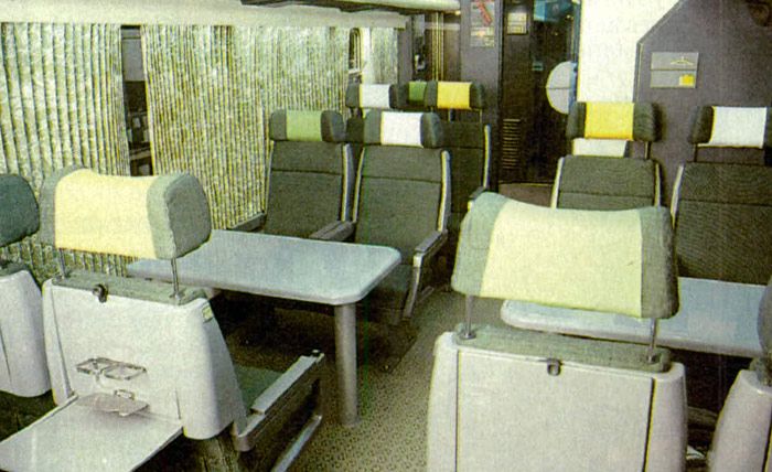 El remolque intermedio de los 592 “camellos” remodelados en 1989 se transformó en coche de primera clase. 