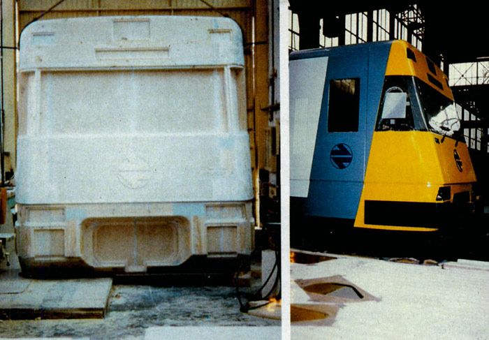 Puesta en vía en 1989 en la factoría de CAF de Beasain de la primera unidad 446 en sus colores definitivos.