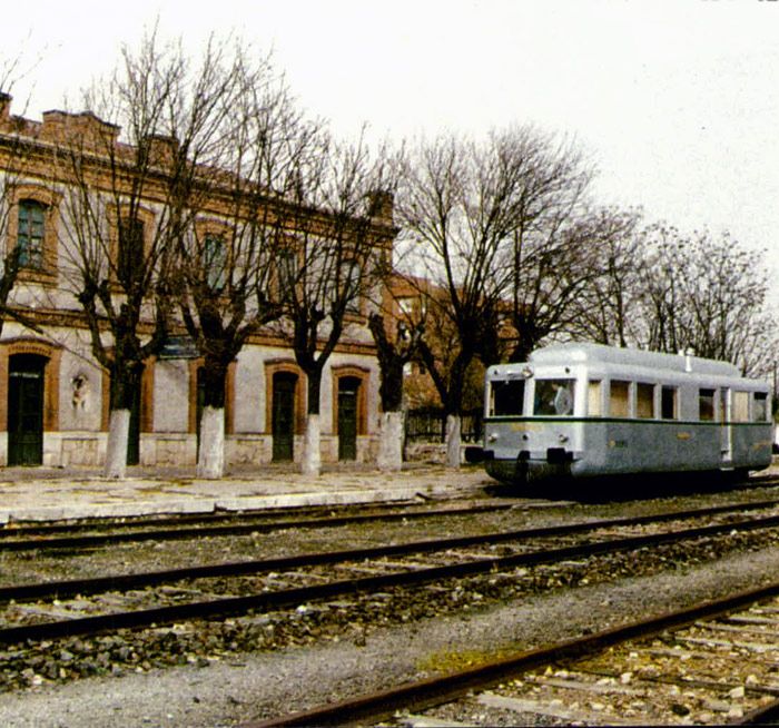 Ferrobús en la estación  de Tomelloso de la Argamasilla de Alba a Tomelloso, cerrada en 1985.