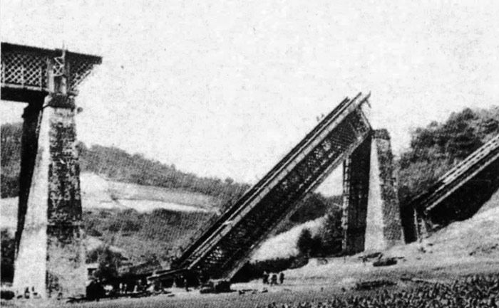 Viaducto de Ormaiztegui, en la línea Madrid-Irún, volado en septiembre de 1936.