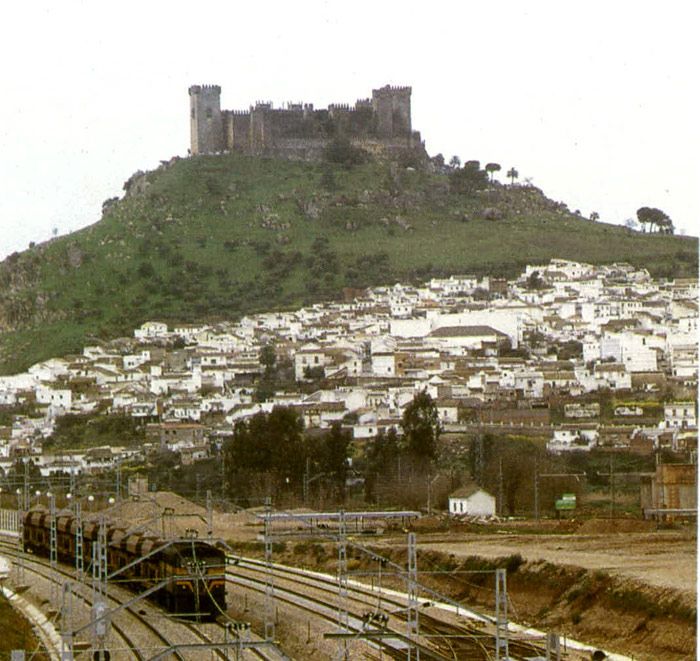 Trabajos de amolado de carril en la línea de alta velocidad Madrid a Sevilla. El noventa por ciento de la línea está concluida en abril de 1991.