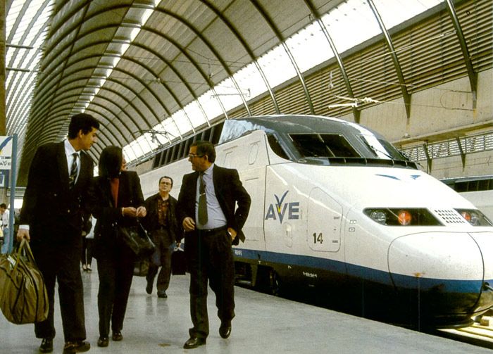 En marzo de 1993 se completa la entrega del pedido de 16 trenes AVE serie 100.