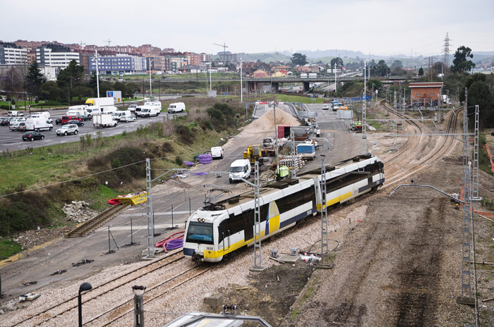  El MAN eléctrico 3630 procede de la línea de Carreño ha sido el segundo tren que ha entrado en la estación. Foto J.A. Gómez
