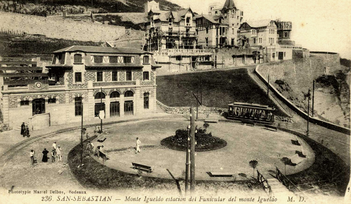 Para facilitar el acceso al monte Igueldo se construyó un ramal de tranvía para enlazar el centro de la ciudad con la estación inferior de este ferrocarril.