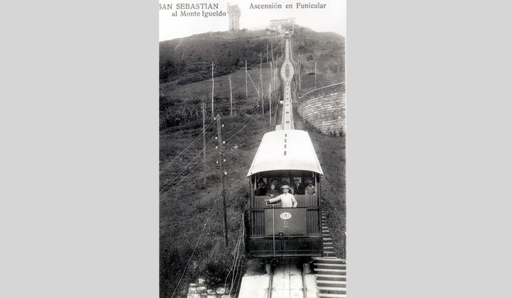 Vistas del funicular de Igueldo en sus primeros años de servicio.