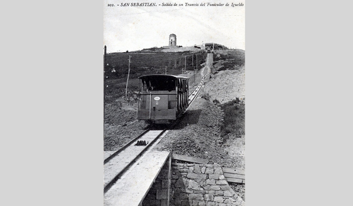 Vistas del funicular de Igueldo en sus primeros años de servicio.