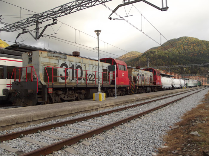 "Tren Sintra con doble maquina"  linea de Vic. Foto: Antonio Ballarà