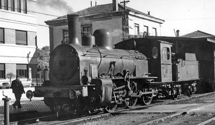 Locomotora de vapor 030-2522 en Salamanca. Archivo Histórico Ferroviario FE-0009-018