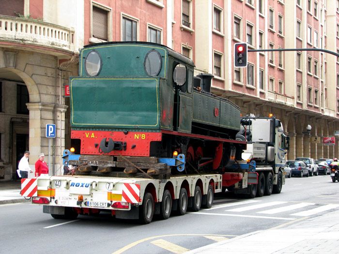 Traslado para reparación desde el Museo del Ferrocarril de Gijón a los talleres de Ferrovías.