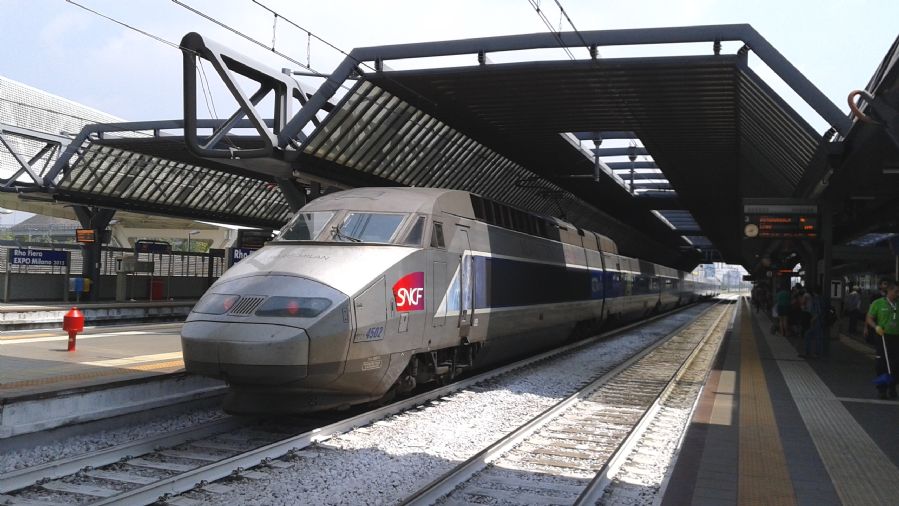 Un TGV francés partiendo de la estación de Cadorna