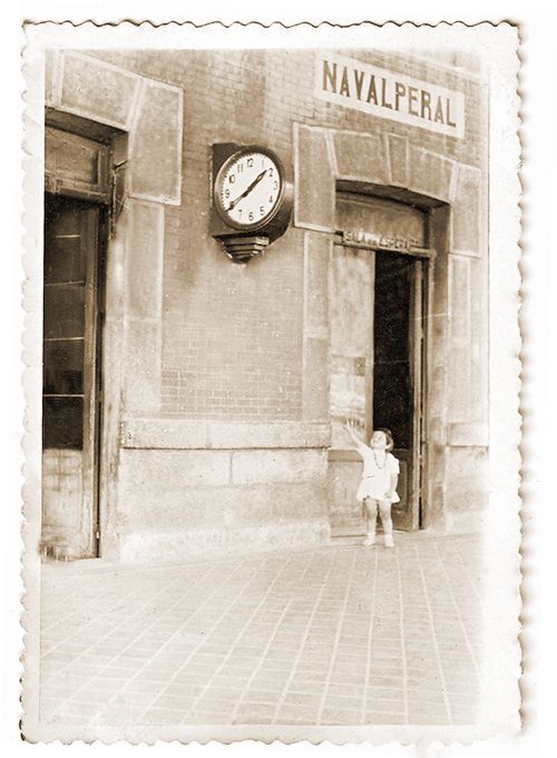 Reloj estación de Navalperal de Pinares (Ávila) año 1963 Foto: Carmen Clara de Val de Aguilar
