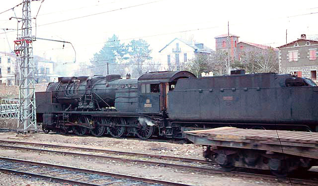 La locomotora 240-2591 en la estación de Navalperal en los últimos años del vapor. Navalperal de Pinares (Ávila)