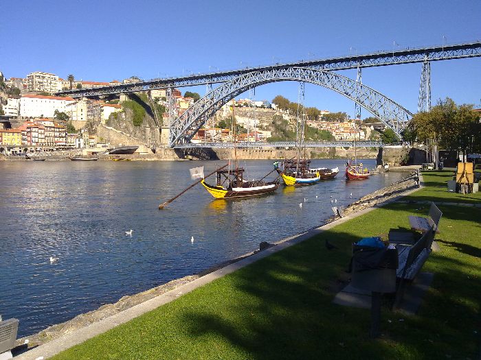 Perspectiva del puente Don Luis I desde la orilla de Vilanova de Gaia