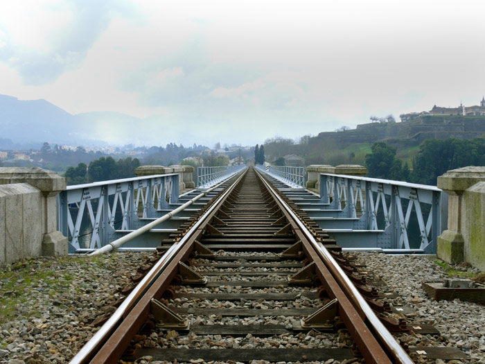 Otra vista del tablero ferroviario en dirección a Portugal