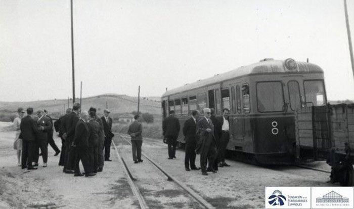 1964. Automotor de la línea Madrid a Almorox. (1964). Foto Juan Bautista Cabrera Pérez-Caballero. Archivo Histórico Ferroviario