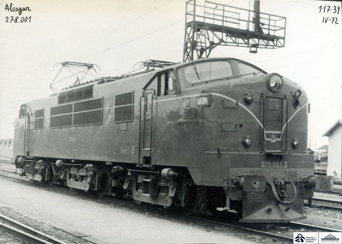 1972. Locomotora eléctrica 278.001 de la serie 278, ex serie 7800 denominada Panchorga. (1972). Foto Justo  Arenillas. Archivo Histórico Ferroviario.