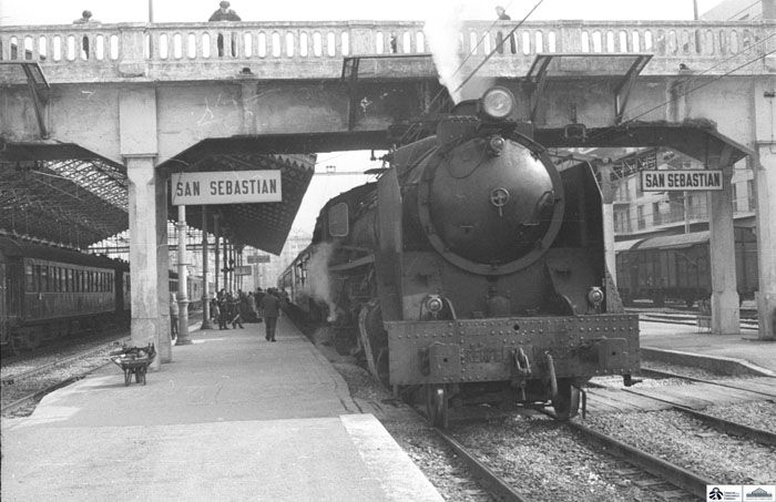 1972. Estación de San Sebastián. (1972). Foto Juan Bautista Cabrera Pérez-Caballero. Archivo Histórico Ferroviario.
