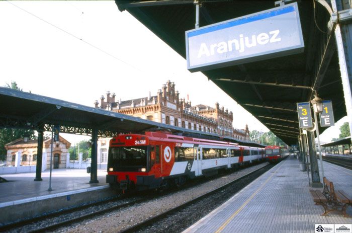 1989. Estación de Aranjuez. (1989). Foto Vía Libre.  Archivo Histórico Ferroviario.