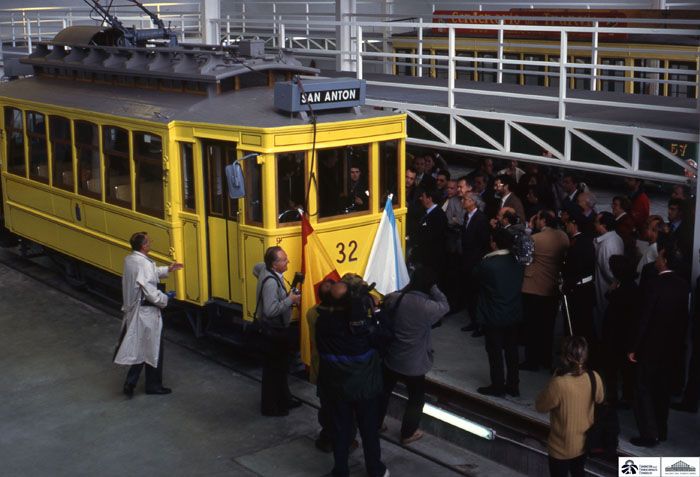 1997. Primeras pruebas del tranvía de La Coruña, nueva línea turística tranviaria. (1997) Foto Benito Figueroa. Vía Libre.  Archivo Histórico Ferroviario.