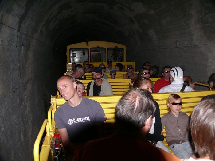 En el interior de un túnel.