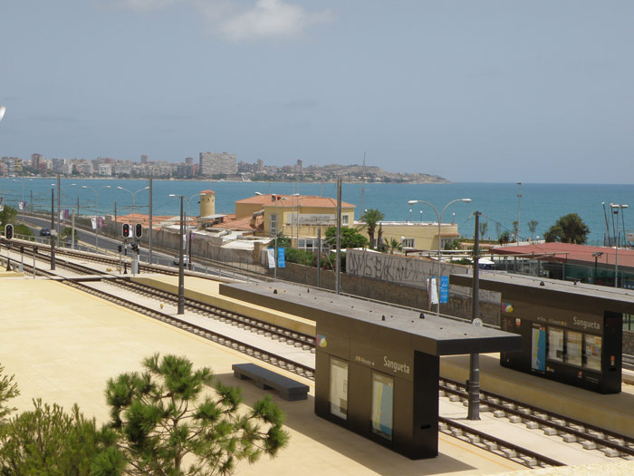 Para la puesta en servicio del Tram fue necesaria la renovación, modernización y electrificación de un tramo de más de 43 kilómetros que en la actualidad conecta Alicante y Benidorm. 
