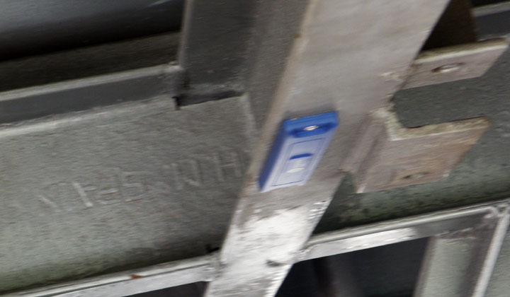 Baliza de identificación por RFID de un vagón dispuesta en sus bajos