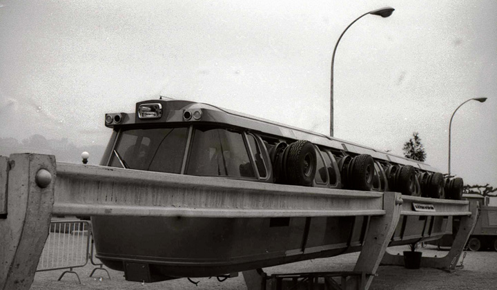 A principios de los años setenta se estudió la sustitución de los trenes del «Topo» por el novedoso «Tren vertebrado» diseñado por Alejandro Goicoechea, más conocido por otro de sus inventos ferroviarios: el Talgo. Fotografía de Miguel Cano López-Luzatti