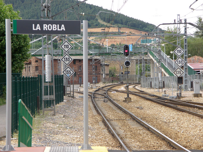 Entrada a la estación de La Robla lado León
