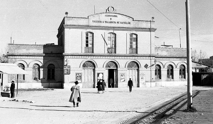Valencia, fachada de la antigua estación de Jesús, punto de origen del ferrocarril a Castelló de la Ribera. Fotografía de Juan Bautista Cabrera.