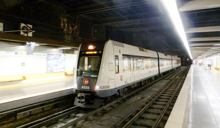 En 1988 se materializó el proyecto de unión de las líneas de vía métrica del entorno de Valencia, con el que el « trenet» de la Ribera se convirtió en el moderno Metro de Valencia. Fotografía de Juanjo Olaizola.