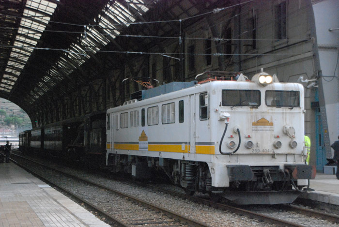 Autor: MARC LLINAS. La locomotora 269-604 responsable del retorno del tren a Figueres