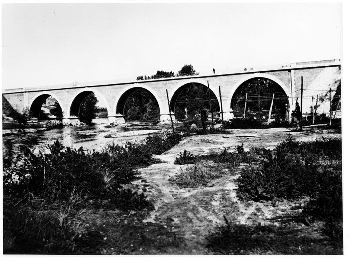 El puente de los Franceses sobre el rio Manzanares en Madrid poco después de su construcción.