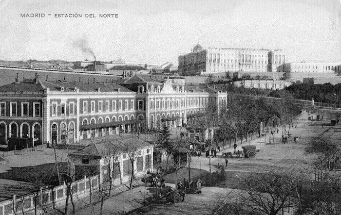 Tarjeta postal de la estación definitiva del Norte en Madrid.