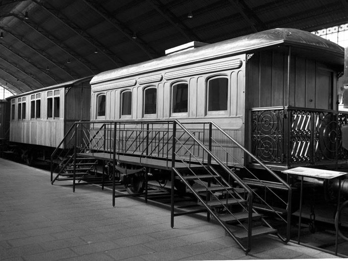 Exterior del vehículo fotografiado en el Museo del Ferrocarril de Madrid en los años 80.