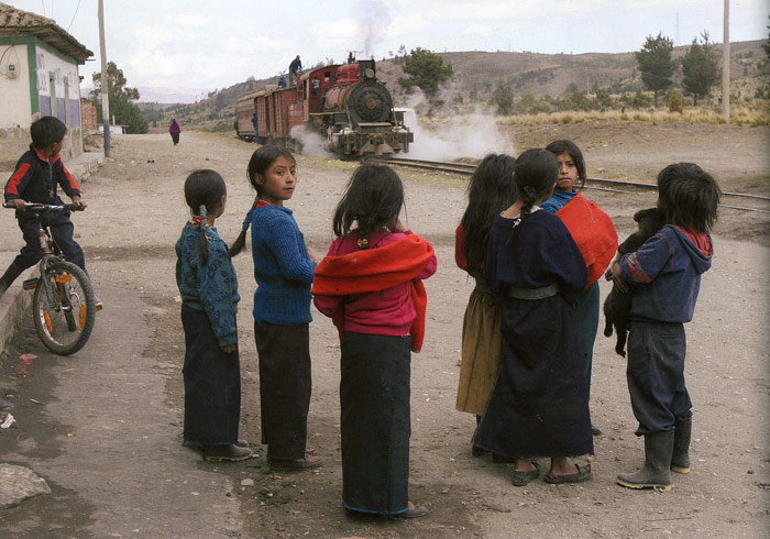 Estaci�n de Palmira. El tren siempre atrae a los ni�os