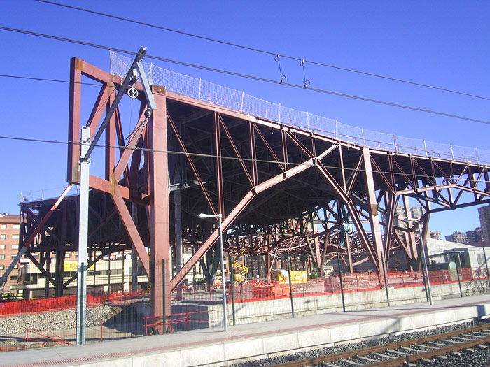 La cubierta de la nueva estación forma parte de la estructura general que incluirá también la futura estación de autobuses 
