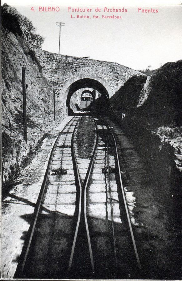 Vista del cruce, sistema Abt, del funicular de Artxanda. Archivo EuskoTren/Museo Vasco del Ferrocarril