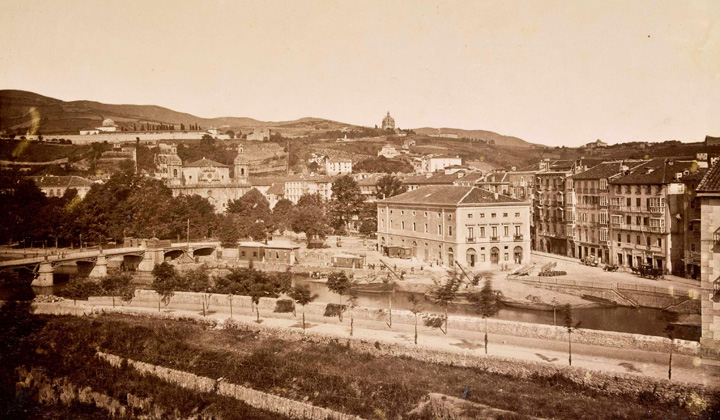 Bilbao era, en 1863, una pequeña villa de apenas 18.000 habitantes. Sin embargo, con sus propios recursos fueron capaces de construir el ferrocarril de Tudela a Bilbao. Fotografía de Charles Monney. Patrimonio Histórico, Ministerio de Cultura
