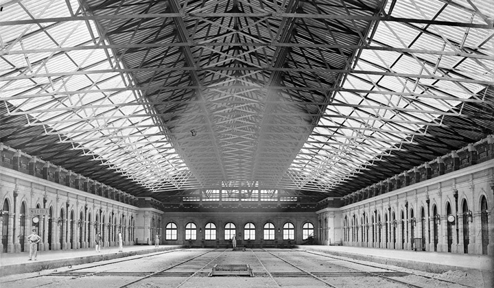 Interior de la estación de Bilbao-Abando, en su momento, la mejor equipada en la red ferroviaria peninsular. Fotografía de J. Laurent, Patrimonio Histórico, Ministerio de Cultura