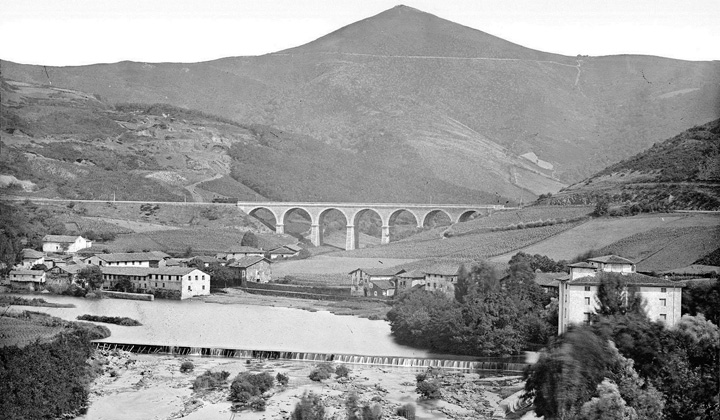 Vista del viaducto de La Peña. Fotografía de J. Laurent. Patrimonio Histórico, Ministerio de Cultura
