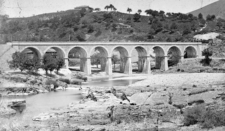 Vista del viaducto de Miravalles. Fotografía de J. Laurent. Patrimonio Histórico, Ministerio de Cultura