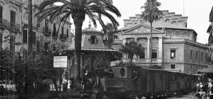 El pequeño tranvía a vapor que unía Onda con el Grao de Castellón. Se clausuró en 1963.